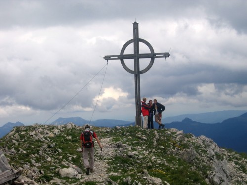 Gipfelkreuz der Seekarspitze (2.053 m) am Achensee in Tirol