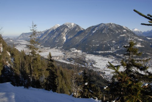 Blick auf das Estergebirge und den Wank