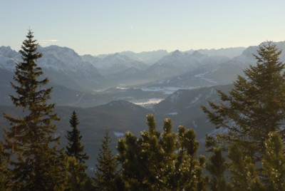 Blick ins Karwendel auf dem Weg vom Gasthaus Herzogstand zur Bergstation der Seilbahn