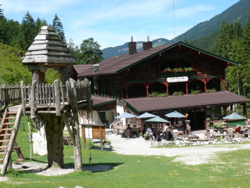 Abstieg von der Vorderkaiserfeldenhütte (1388 m) nach Hinterbärenbad (829 m)