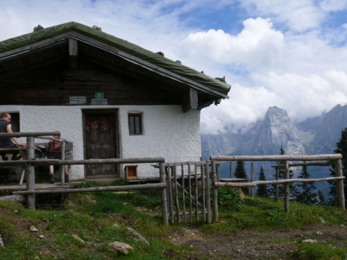 Vorderkaiserfeldenhütte | Naunspitze | Petersköpfel | Pyramidenspitze | Hinterkaiserfeldenalpe