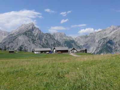 Vom Hallangerhaus zur Hinterhornalm über den Knappensteig