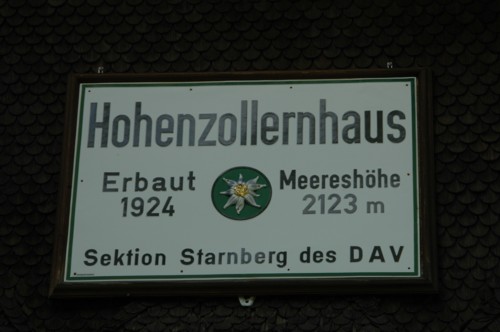 Eingangsschild vom Hohenzollernhaus im Oberinntal