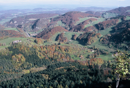 Blick vom Gipfel des Belchenflue nach Norden Richtung Basel und Rhein