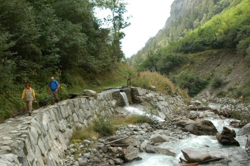 Weg nach Ze Steinu und Baltschieder Bach