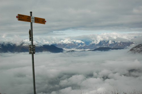 Ansicht bizarrer Wolkenformationen vom Monte Boglia bei Lugano aus