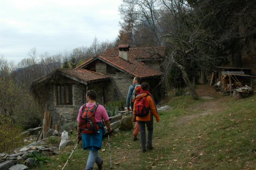 Schweizer Berghütte beim Abstieg vom Monte Lemo nach Miglieglia