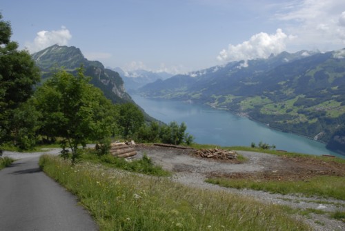 Blick auf Amden mit Walensee und Leiskamm (2101m)