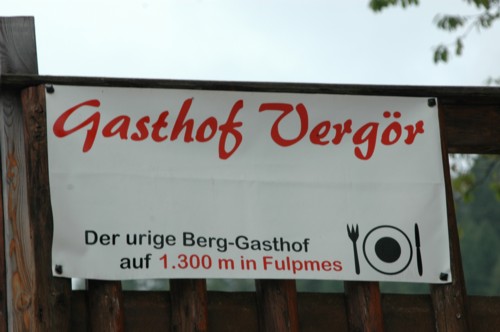 Wir steigen 380 Höhenmeter ab und kommen zum Gasthof Vergör.