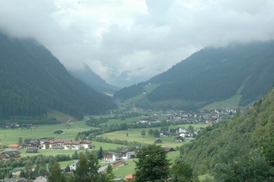 Blick ins Stubaital nach Süden oberhalb von Neustift aus.