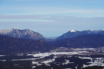 Ausblick vom Hohen Kranzberg auf die Bayerischen Voralpen